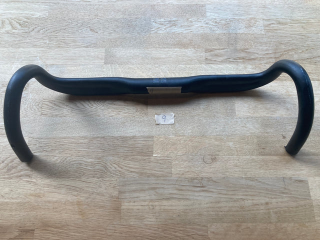 9. Alloy flat top handlebar - 440mm