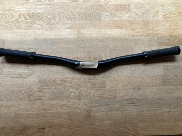 27. Race Face MTB Handlebars - 680mm