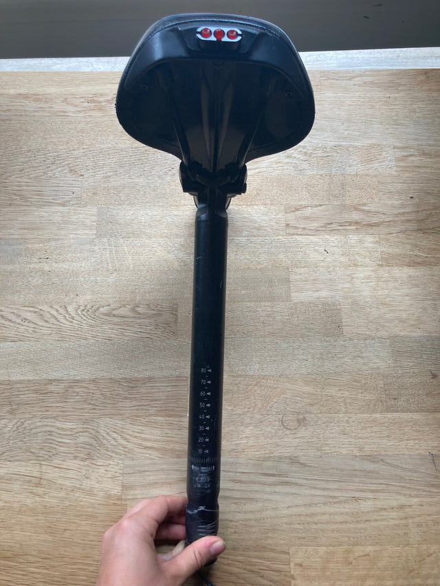 Specialized Targa Saddle and seat post with integrated rear light