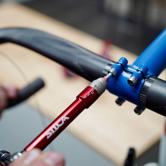 Silca Ti-Torque tightening a bolt