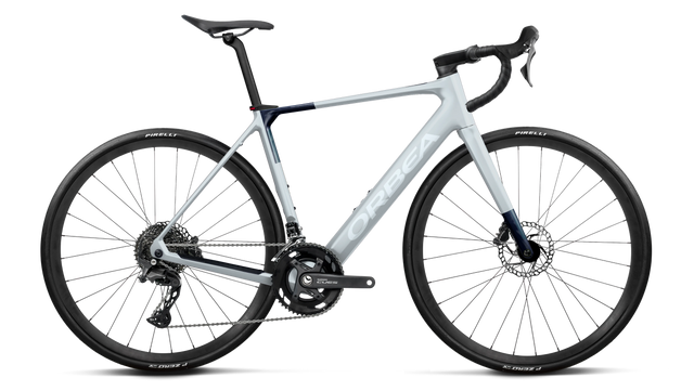 Gain M40 – Halo Silver (Matt) - Blue Carbon View (Gloss)