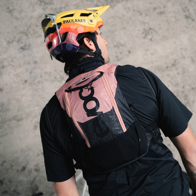 EVOC Hydro Pro 6 + Hydration Bladder 1.5