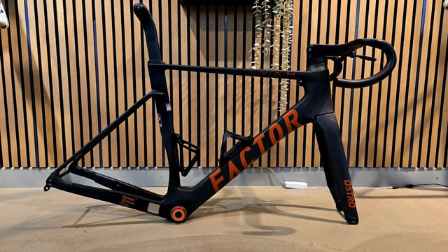 FACTOR OSTRO V.A.M II FRAME 54CM. PRISMA STUDIO. BLACK INC BAR.