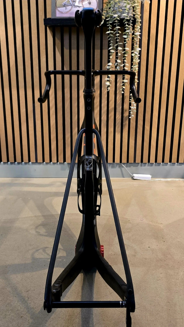 FACTOR OSTRO V.A.M II FRAME 54CM. PRISMA STUDIO. BLACK INC BAR.