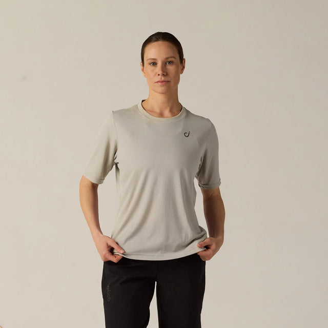Velocio Women's Delta TRAIL Jersey in Pumice Stone